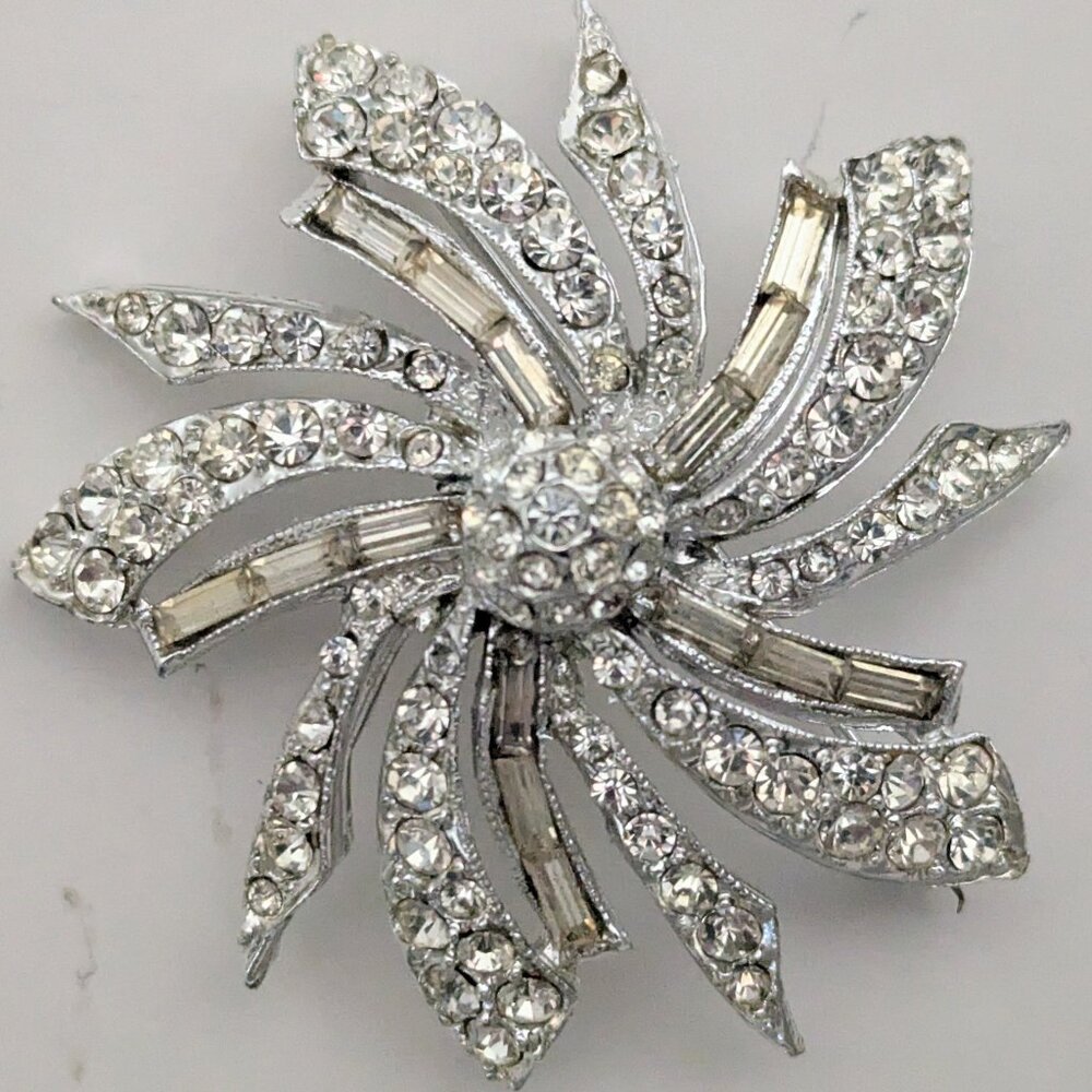 Vintage Amazing! Layered Chunky/Oversized AN Brooch w/ Crystal Clear Rhinestones